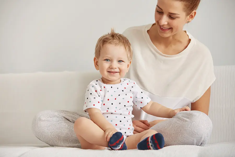 Mommy-Makeover-Options-Yellowstone-Plastic-Surgery Mother playing with her child happy and confident
